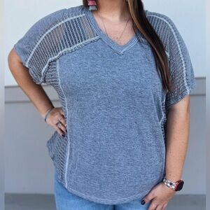 ANDREE BY UNIT Gray Short Sleeve Top with Mesh Detail